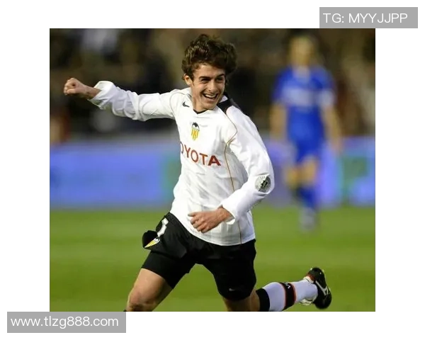 足球八位球星经典瞬间合集 精彩瞬间与传奇故事并存