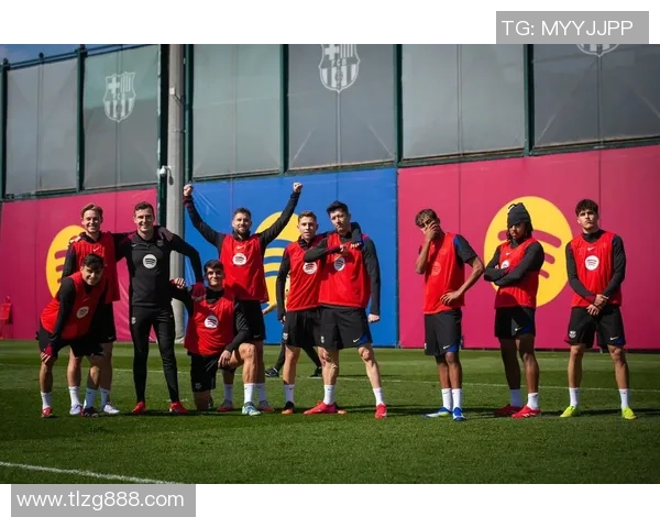 足球场上球星穿搭风采展现时尚魅力 潮流与竞技的完美融合