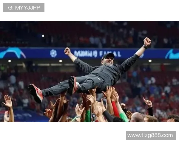 足球球星带球突破遭遇犯规摔倒瞬间 引发裁判与球迷热议